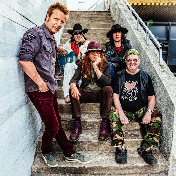 Pelle Miljoona Oy:ssä soittavat Tumppi Varonen (vas.), Andy McCoy, Pelle Miljoona, Sami Yaffa ja Ari Taskinen.