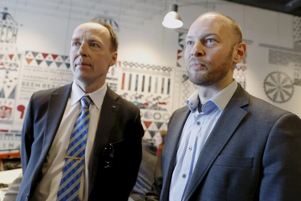Kisa perussuomalaisten puheenjohtajuudesta Jussi Halla-ahon ja Sampo Terhon välillä on erittäin tiukka, uutisoi Lännen Media.