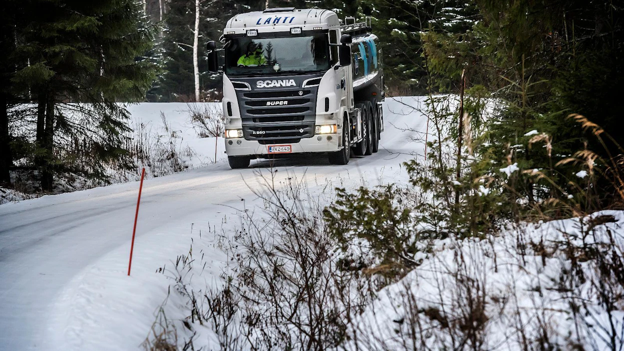Tulevaisuudessa logistiikan kustannuksia tulevat lisäämään myös EU-tasolla tehtävät ratkaisut. Tulossa on lisäkustannuksia maantieliikenteen lisäksi myös merenkulkuun ja ilmailuun.