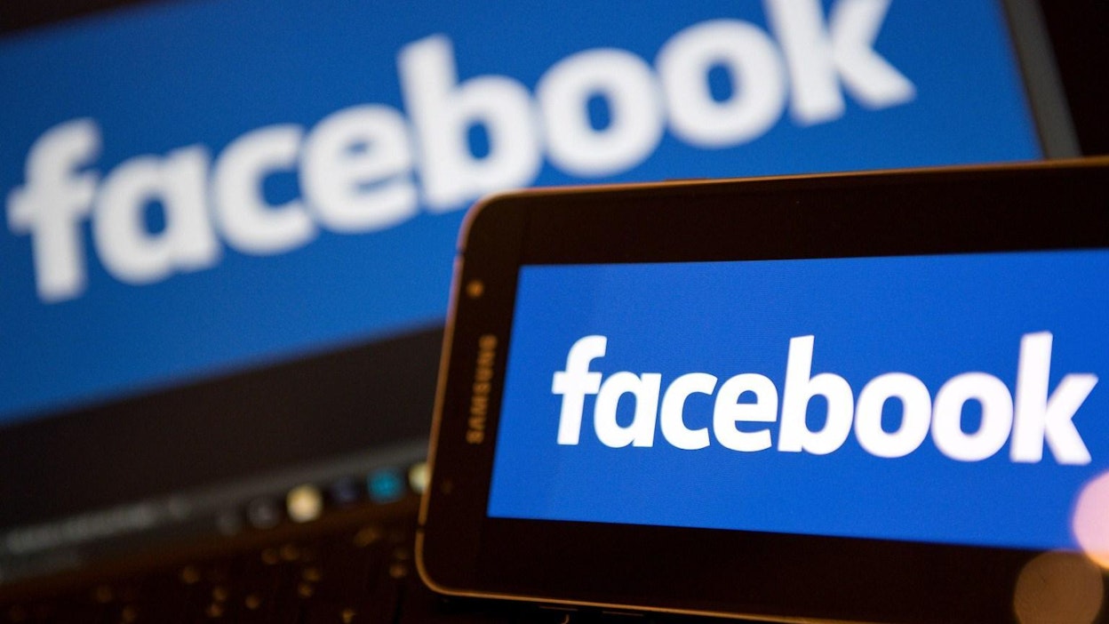 Facebook ilmoitti viikonloppuna sulkevansa Cambridge Analytica -yhtiön ja siihen kytkeytyneiden henkilöiden tilit, koska heidän epäillään keränneen noin 50 miljoonan Facebookin käyttäjän tiedot ja käyttäneen niitä luvattomasti. LEHTIKUVA/AFP