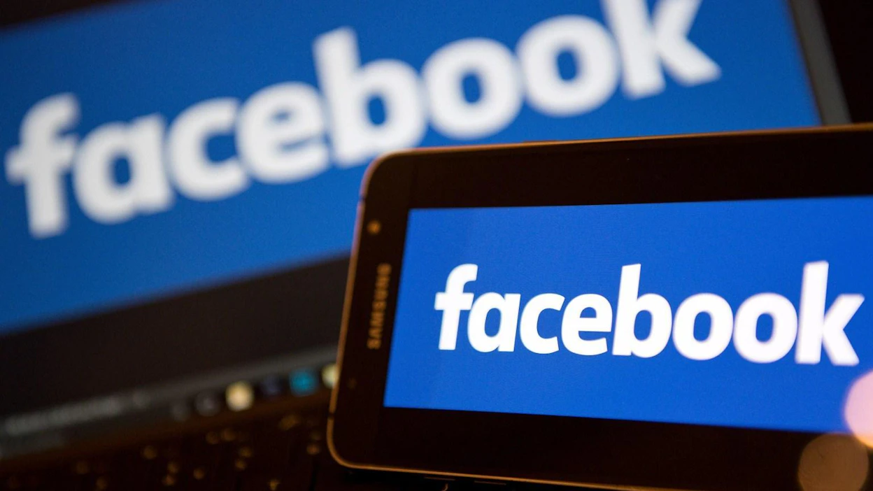 Facebook ilmoitti viikonloppuna sulkevansa Cambridge Analytica -yhtiön ja siihen kytkeytyneiden henkilöiden tilit, koska heidän epäillään keränneen noin 50 miljoonan Facebookin käyttäjän tiedot ja käyttäneen niitä luvattomasti. LEHTIKUVA/AFP