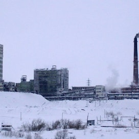 Paikallisesti ympäristöongelmat ovat nousseet viime vuosina myös poliittisiksi kysymyksiksi, mutta Venäjän johdossa ei näy merkkejä kyvystä tai halusta irtautua fossiilisiin energialähteisiin nojaavasta talous- ja valtajärjestelmästä. Kuvassa hiilikaivos Vorkutassa Venäjällä.