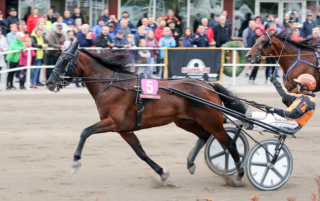 Regent Zet karkasi keulasta Suurmestaruuden finaalissa.