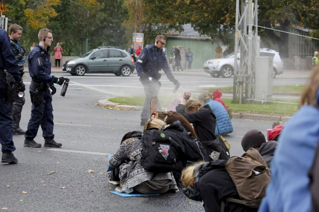 Pippurisumutteen käyttö Elokapina-mielenosoituksessa on herättänyt arvostelua poliisia kohtaan. LEHTIKUVA / HANDOUT / ELOKAPINA