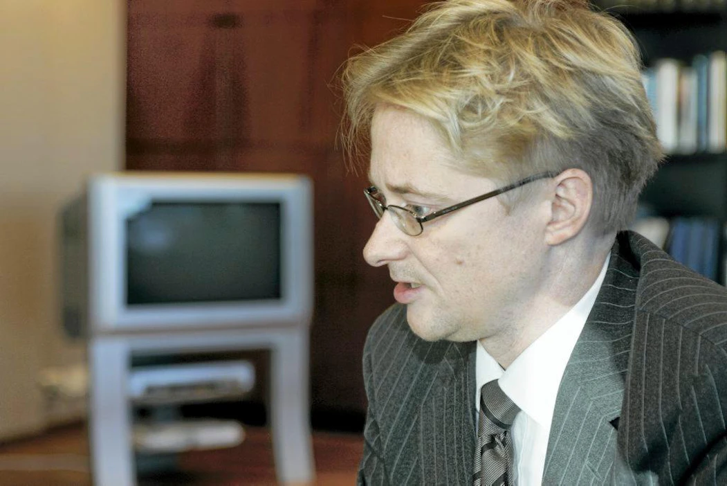 Mikael Jungner on jo toinen jalka oven raossa kohti konsulttiuraa. Ensimmäinen tilausraportti menee EK:lle.