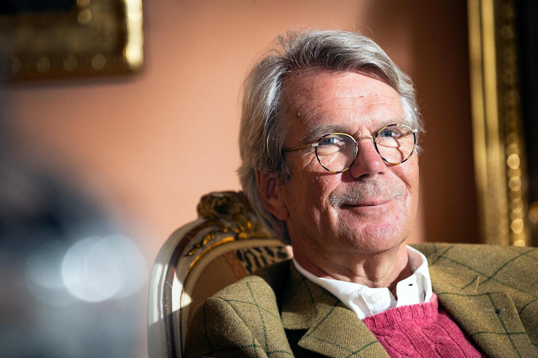 Björn Wahlroosin mielestä äänestäjällä on Ruotsissa parempi kuluttajansuoja kuin Suomessa, missä puolueet kampanjoivat yksillä teemoilla, mutta kirjaavat hallitusohjelmaan jotakin muuta.