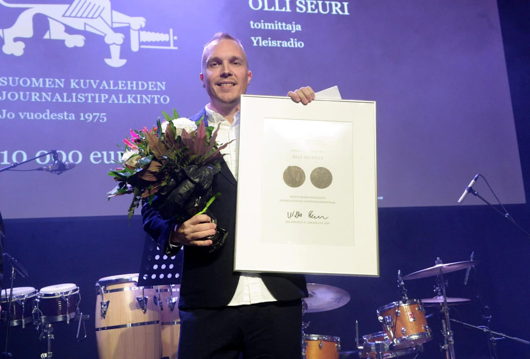 Suuri yleisö muistaa Olli Seurin Ylen Radio 1:n Ykkösaamun juontajana sekä Ylen A-Talk-ohjelman juontajana. LEHTIKUVA / Mikko Stig
