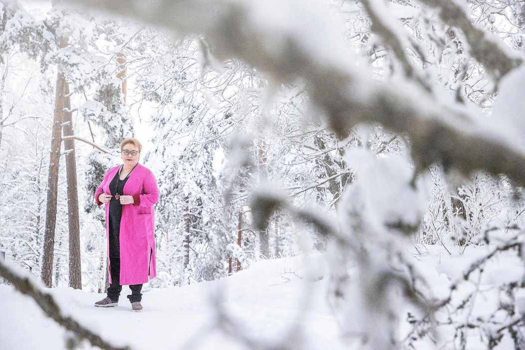 Europarlamentaarikko Sirpa Pietikäisen näkemys metsäasioista on usein ollut erilainen kuin Suomen "virallinen" kanta, kun asioista on äänestetty EU:ssa. ”On turhaa yrittää laittaa minulle urbaania citysuojelijan hattua, joka on nähnyt Espassa yhden puun", hän sanoo.