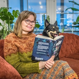 Mervi Heikkilän kirjoittamista kirjoista uusin on Hämärtäjät, joka ilmestyi tämän vuoden lokakuussa. Hämärtäjiin on perehtymässä myös Taiga. &quot;Taiga on 75-prosenttisesti lapinporokoira&quot;, Heikkilä kertoo.