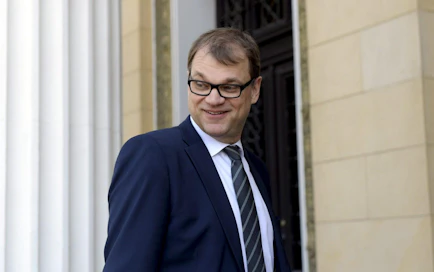 Pääministeri Juha Sipilä toivoo, että kilpailukykysopimuksessa päästäisiin yli 90 prosentin kattavuuteen. LEHTIKUVA / VESA MOILANEN