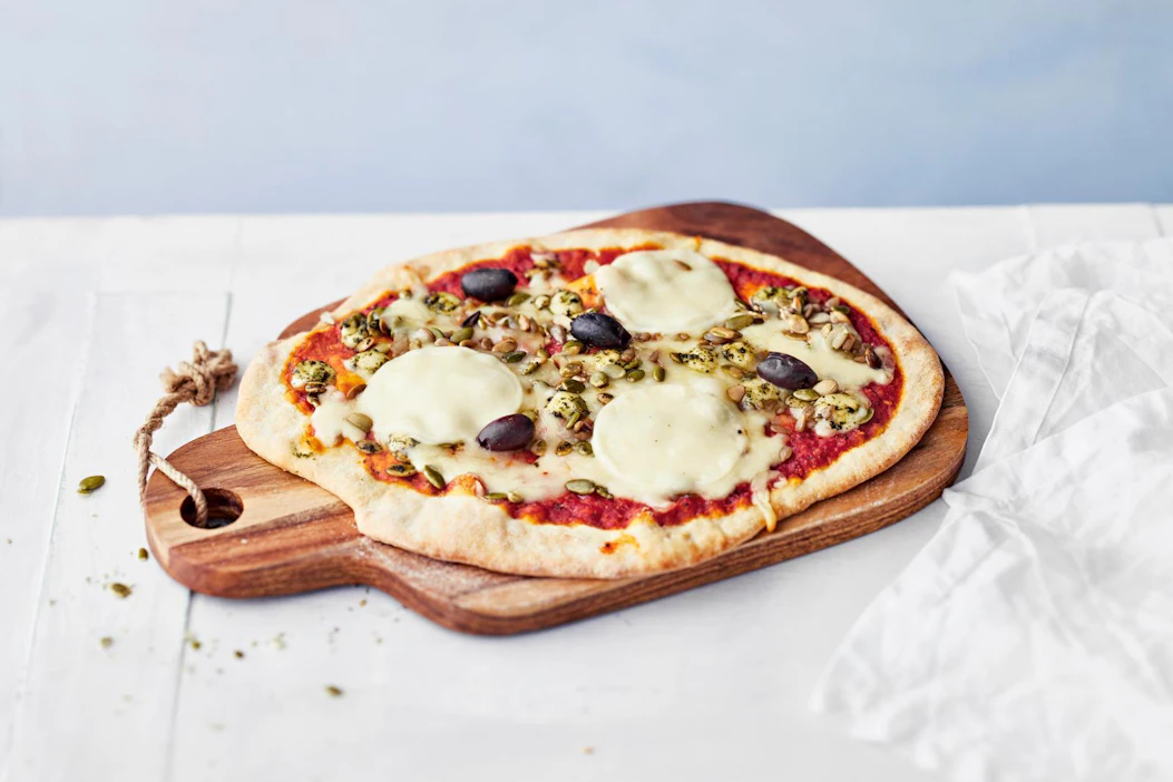 Saarioinen tuo huomenna kauppoihin uusia tuorepizzoja. Makuvaihtoehtoja on kolme: Chicken & Bacon, Pepperoni ja Mozzarella & Pesto.