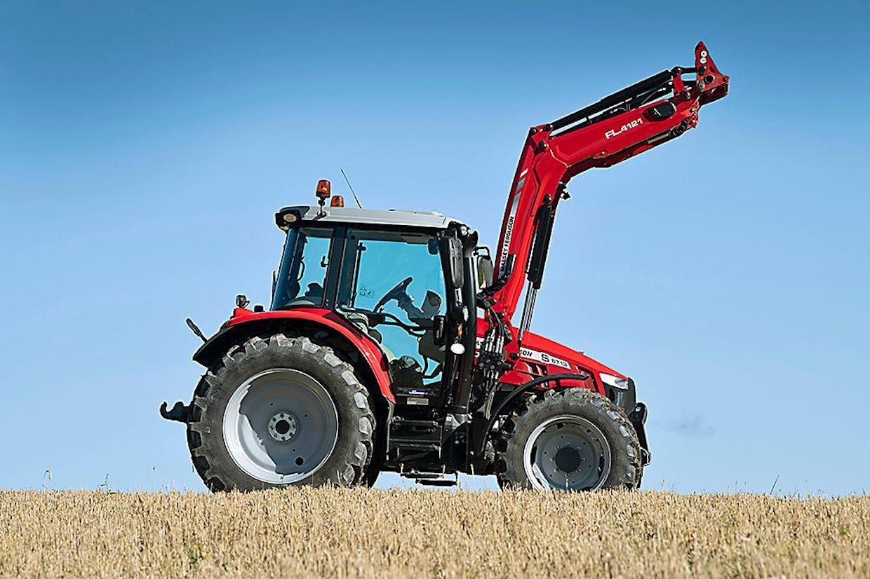 Massey Ferguson 5712 S: Perävaunun vedossa erinomaisen hyvin toimivasta vaihteistosta ja hyvistä kuormausominaisuuksista huolimatta Massey Ferguson jää jälkeen erityisesti polttoaineenkulutuksesta johtuen. MF:n hinta testivarustuksessa oli 90 793 euroa, tehden siitä toisiksi edullisimman traktorin. Paras vaihteisto perävaunun vetoon.
