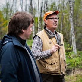 ”Kuka korvaa menetetyn metsän arvon”, Mikael Westergård ja Stig-Göran Nessler kysyvät.