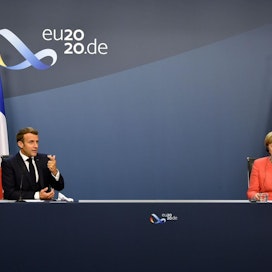 Ranskan presidentti Emmanuel Macron ylisti EU-maiden sopimusta historialliseksi, ja Saksan liittokansleri Angela Merkel arvioi koronakriisin olevan suurin EU:n historiassa. LEHTIKUVA/AFP