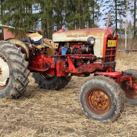 Ford 951 Powermaster -traktoria valmistettiin vuosina 1957-62.