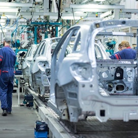 Valmet Automotive rekrytoi pikavauhdilla 400 työntekijää kaikille tuotanto-osastoille.
