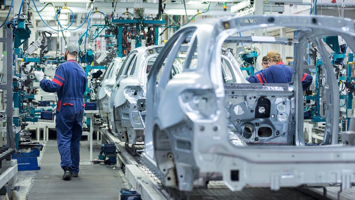 Valmet Automotive rekrytoi pikavauhdilla 400 työntekijää kaikille tuotanto-osastoille.