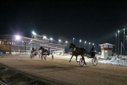 Ruotsissa on edelleen enemmän rahaa käytettävissä raviurheilun perusinfran ylläpitoon, mikä näkyy siinä, että perusasiat ovat radoilla aktiivin kannalta kunnossa, kirjoittaa Kaj Närhinen, joka työskentelee Dalatravetin urheilupäällikkönä.