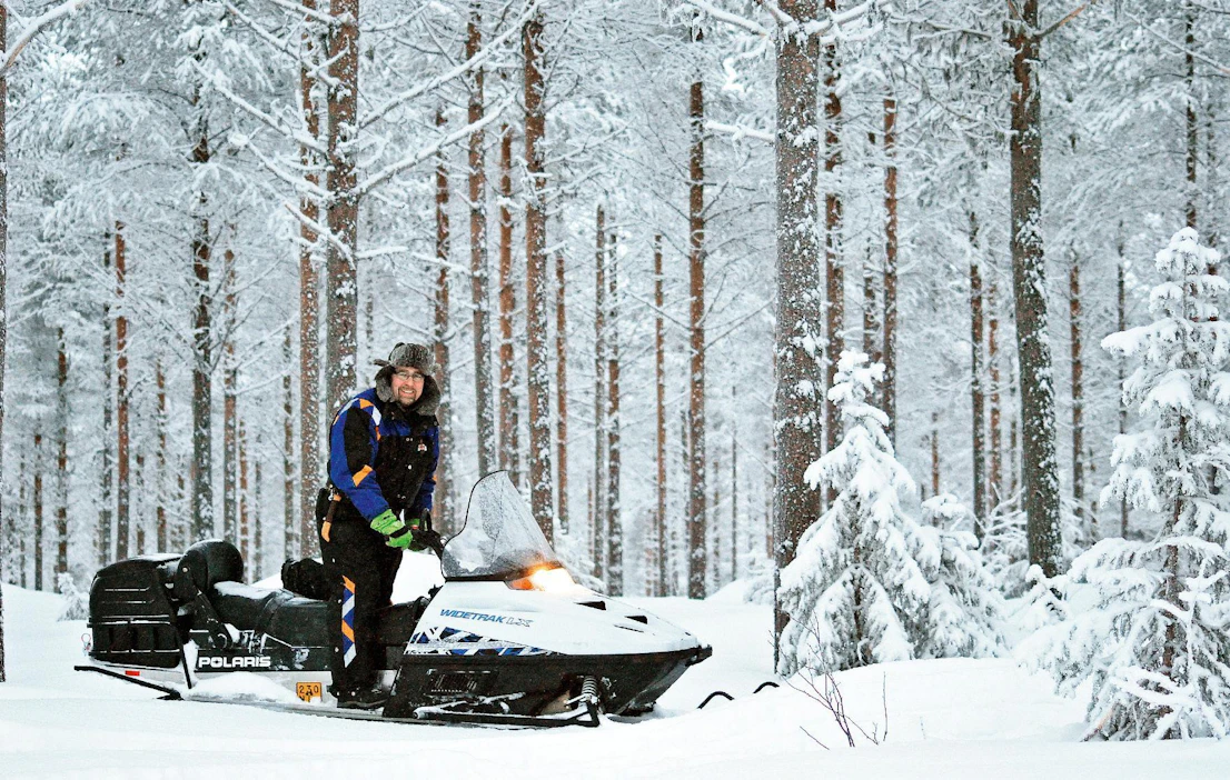 ”Metsäpalstat kannattaa tarkastaa vähintään kerran vuodessa”, Olli Jauhojärvi sanoo.
