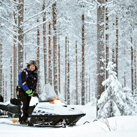 ”Metsäpalstat kannattaa tarkastaa vähintään kerran vuodessa”, Olli Jauhojärvi sanoo.