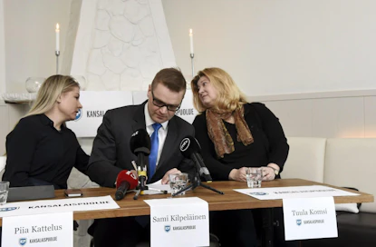Sekä puolueen nimenkirjoittaja Sami Kilpeläinen että Paavo Väyrynen katsovat olevansa puolueen puheenjohtajia.