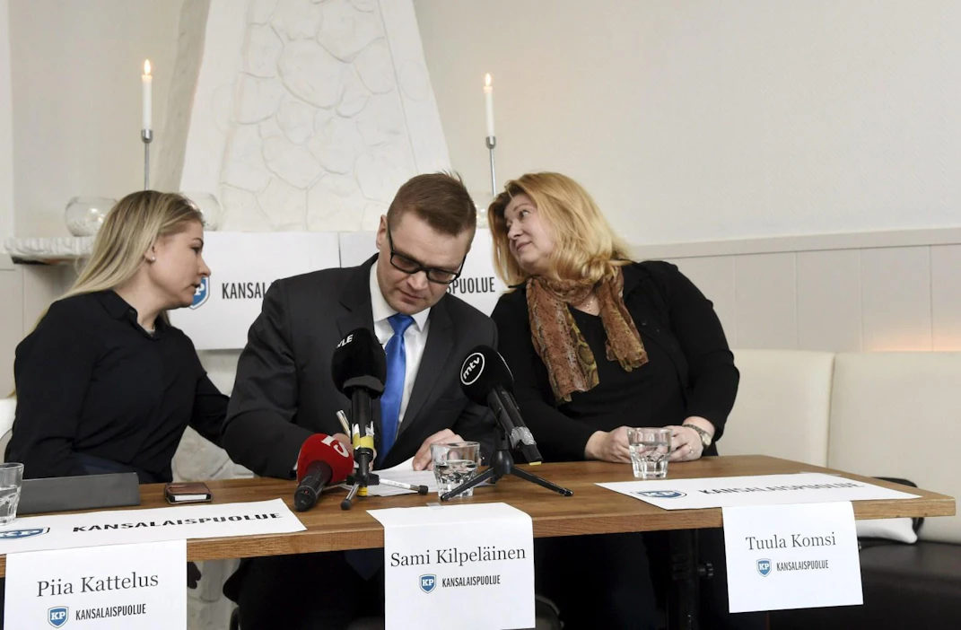 Sekä puolueen nimenkirjoittaja Sami Kilpeläinen että Paavo Väyrynen katsovat olevansa puolueen puheenjohtajia.