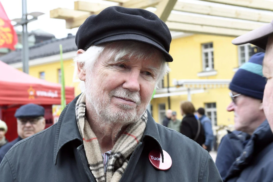 Kansanedustaja Erkki Tuomioja (sd.) sai perjantaina sähköpostiinsa erikoisen englanninkielisen avunpyynnön. LEHTIKUVA / Heikki Saukkomaa