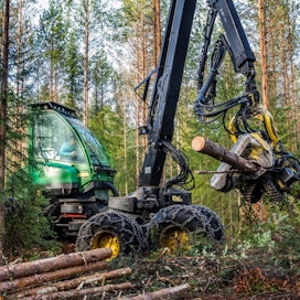 Metsäteollisuus ry:n jäsenyritykset ovat ostaneet tänä vuonna yksityismetsistä puuta 22,0 miljoonaa kuutiometriä. Määrä on 51 prosenttia enemmän kuin viime vuonna tähän aikaan.