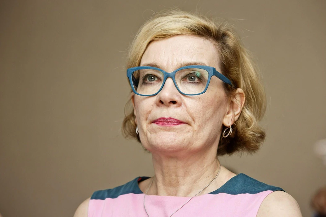 Sisäministeri Paula Risikko haluaa vähentää poliisin juoppokuljetuksia.