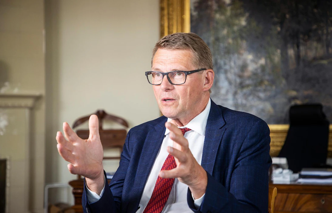 Matti Vanhanen ottaa kirjoituksessaan kantaa perussuomalaisten esittämiin väitteisiin.