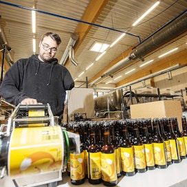 Nilkko Brewing -panimolla pannaan olutta kahtena tai kolmena päivänä viikossa. Loppu aika kuluu etikettien laittamiseen, pakkaamiseen ja tuotteiden toimitusten pyörittämiseen, kertoo yrittäjä Iiro Heikkilä.