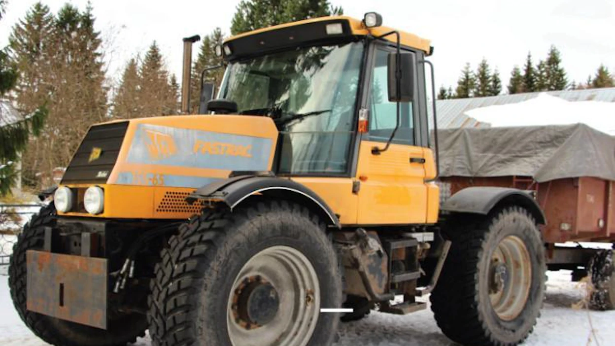 JCB Fastrac 155-65 -traktori -traktoria valmistettiin vuosina 1993–1997 Englannissa.