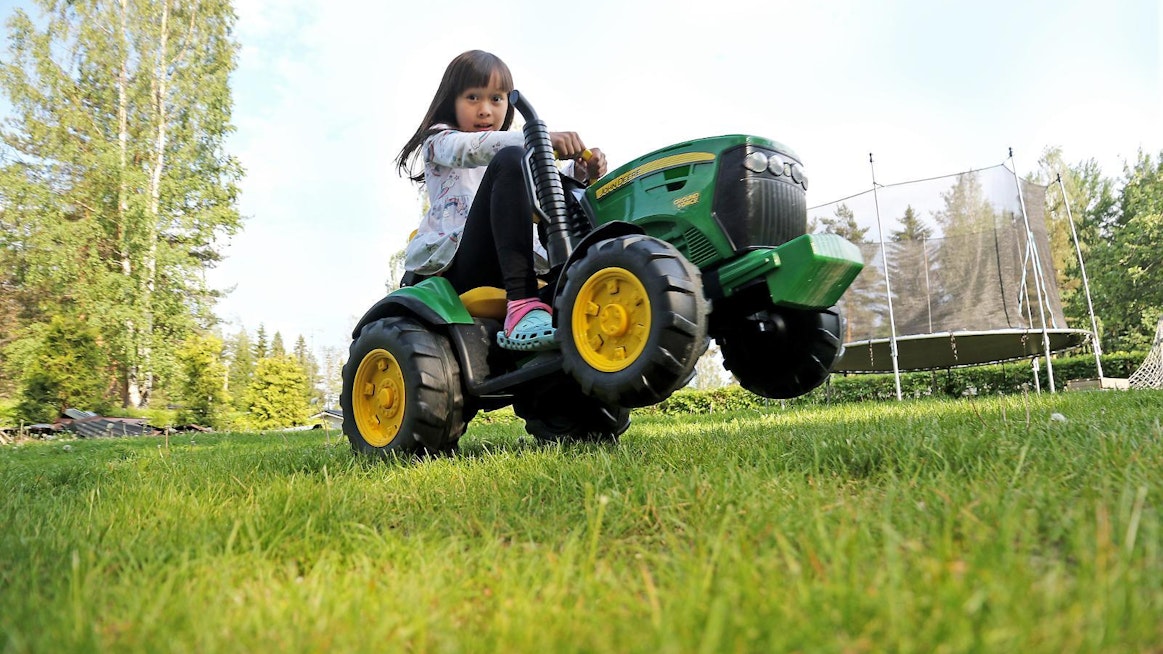 John Deere on ärhäkkä menopeli. Huippunopeus on jopa yli 7 kilometriä tunnissa.