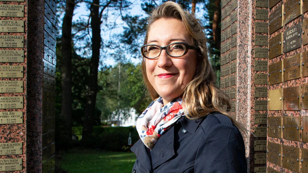 Monessa mukana. Kirjojen tekeminen ja tanssiohjaajan opinnot ovat tuoneet lisää sisältöä toimittaja Eija Mansikkamäen vapaa-aikaan.