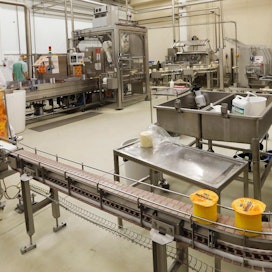 Miljoonaveloissa ollut Kuusamon Juusto hakeutui kesällä yrityssaneeraukseen. Puolet Kuusamon Juuston käyttämästä maidosta tulee Kuusamon Osuusmeijerin kautta.