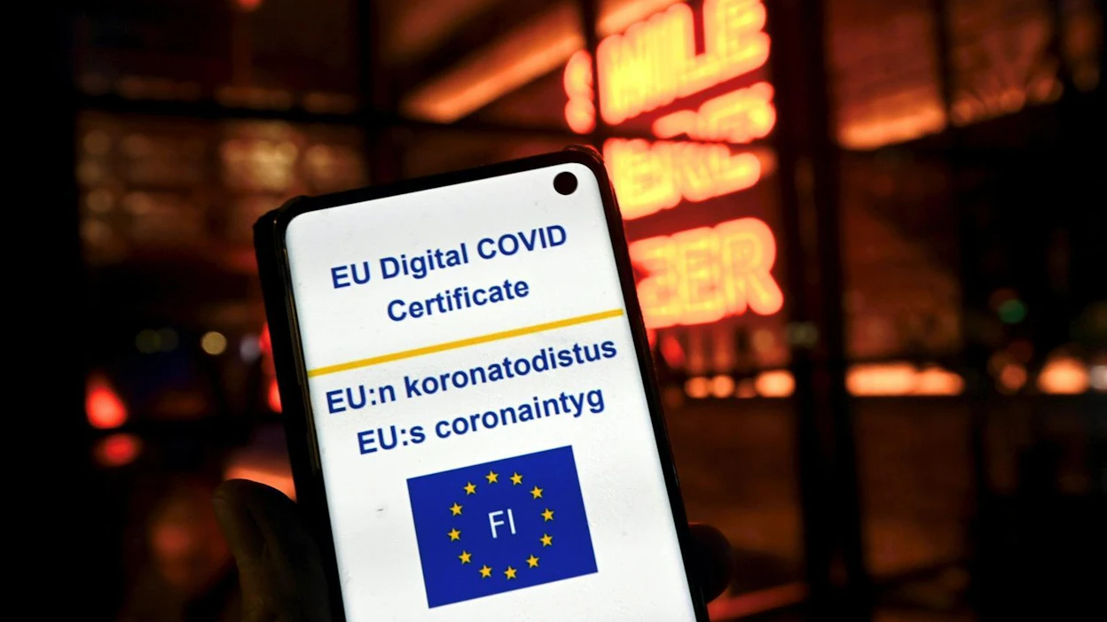 Järjestön mukaan työnantajan on saatava tietää, ovatko työntekijät ottaneet koronarokotteen, jotta työnantaja voi turvata työntekijöiden ja asiakkaiden turvallisuuden. LEHTIKUVA / Markku Ulander