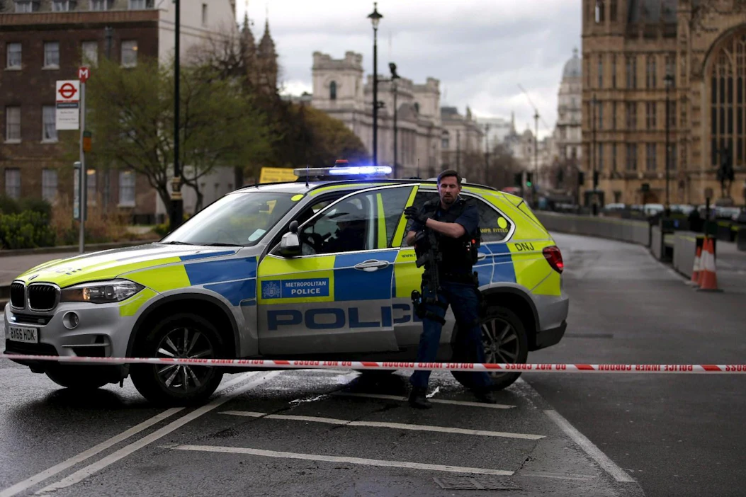Poliisiauto Lontoossa olevan Britannian parlamenttitalon luona, jossa on tänään ammuttu, LEHTIKUVA / AFP