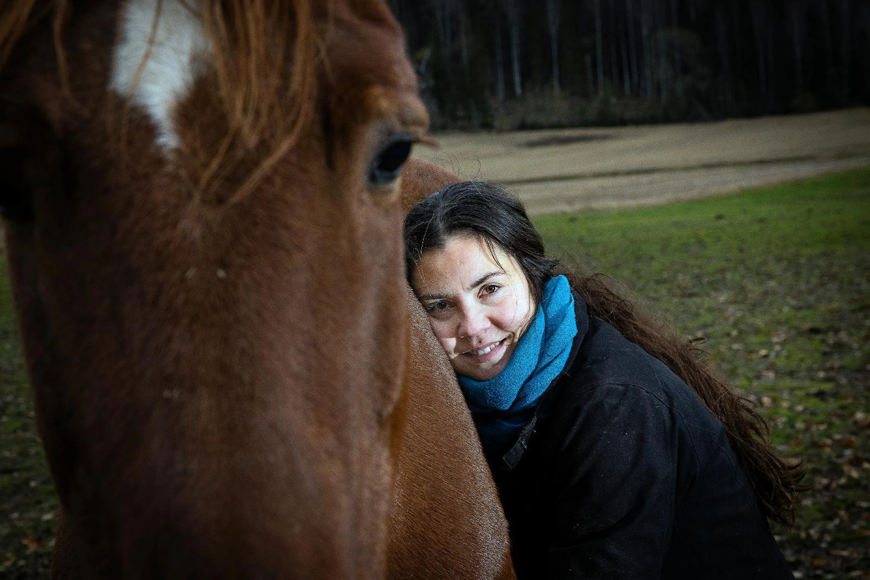 Tilan eläinkiintiö oli jo täynnä, kun Annukka Cederlöf kuuli, että hänen ratsupoliisiaikojensa uskollinen kumppani Derkun oli jäämässä eläkkeelle. Sille hän tunsi olevansa velkaa loppuelämän kodin.