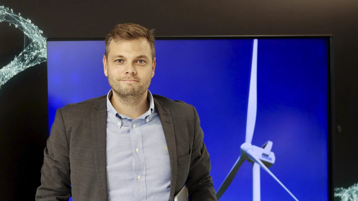 Maailman suurimman tuulivoimavalmistaja Vestasin viestintäjohtaja Kresten Örnbjerg yhtiön toimistolla Kööpenhaminassa. Lehtikuva / Lassi Lapintie