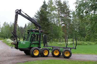 Tullessaan metsäkonemarkkinoille Bruunett Mini 578F oli hätkähdyttävän erilainen konemalli. Monia sen yksityiskohtia käytetään edelleen valmistettavissa metsäkoneissä. Hienosti käyttöentisöity 578F löytyi ähtäriläiseltä Veli-Matti Salmenaholta.