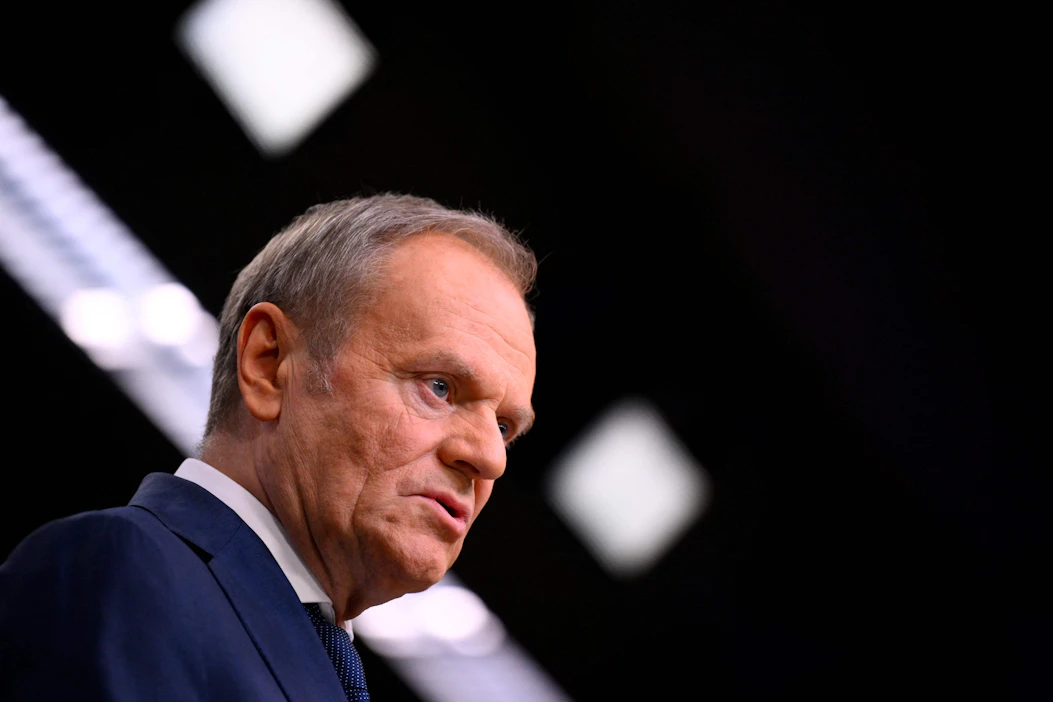 Puolan pääministeri Donald Tusk sanoo maansa voivan käyttää hyviä Yhdysvaltain-suhteitaan kääntääkseen Yhdysvallat enemmän Ukrainan tueksi. LEHTIKUVA / AFP .
