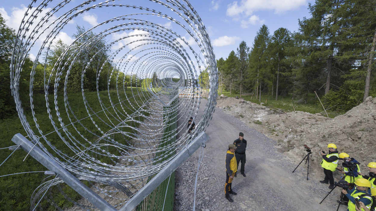 Suomi rakensi piikkilankaestein varustettua menneenä kesänä Venäjän vastaiselle rajalle.
