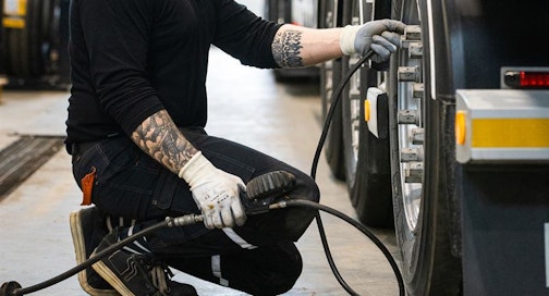 Renkaiden kunnon ja etenkin ilmanpaineen tarkistaminen unohtuu usein ammattikuskeiltakin. 