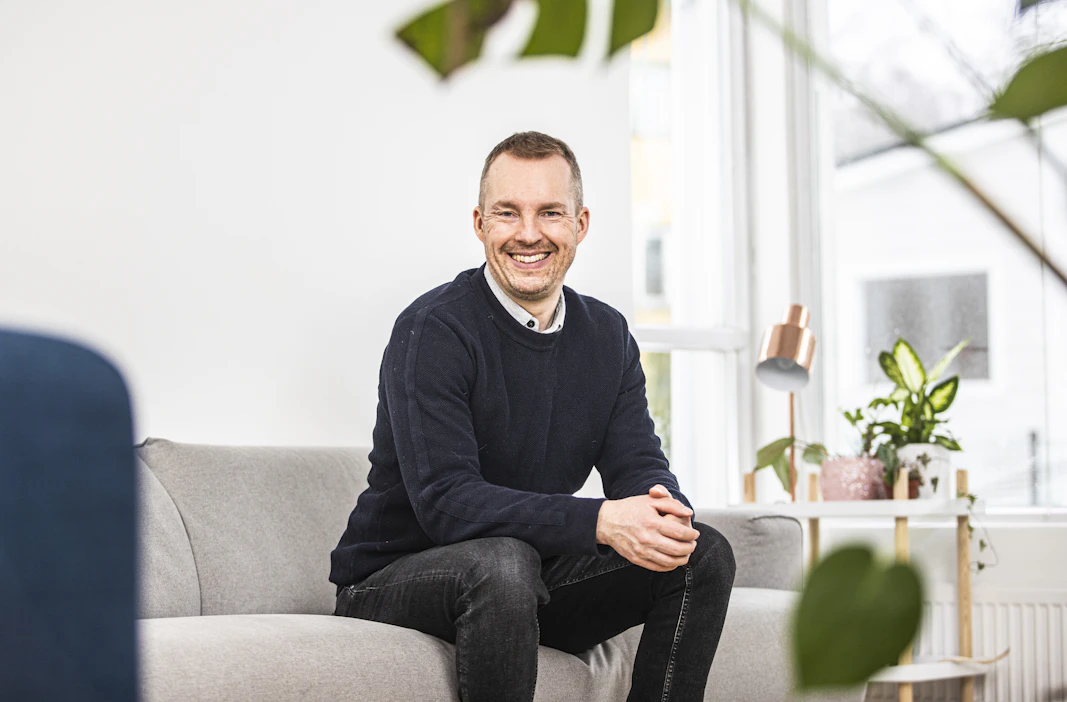 Tero Karjalainen asuu perheineen Helsingin Pakilassa eikä suunnittele muuttoa takaisin Kuusamoon ainakaan juuri nyt.