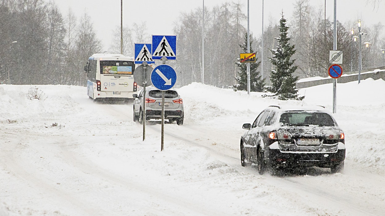 Nuorimmilla autoilla ajetaan maan eteläosissa, vanhimmilla idässä ja pohjoisessa.