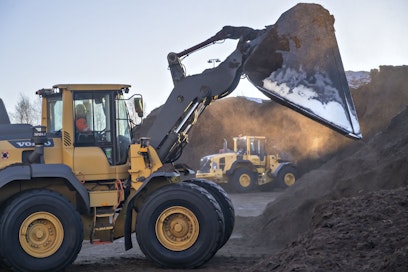 Pääministeri Petteri Orpo pitää tärkeänä, että kotimaisen energiaturpeen saatavuus varmistetaan.