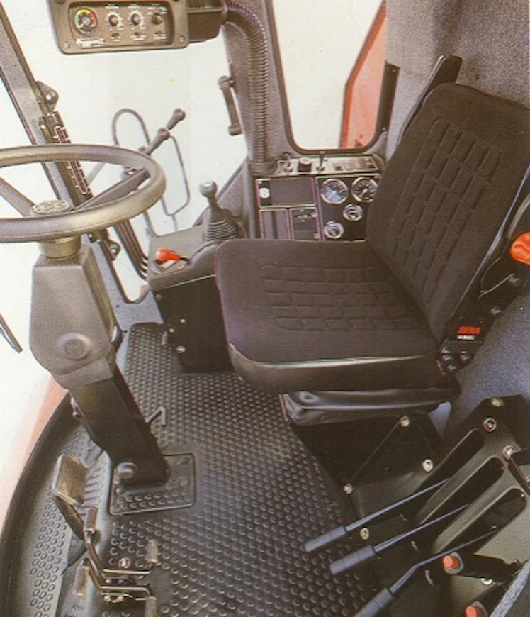 88Fiatagri3550ohjaamo