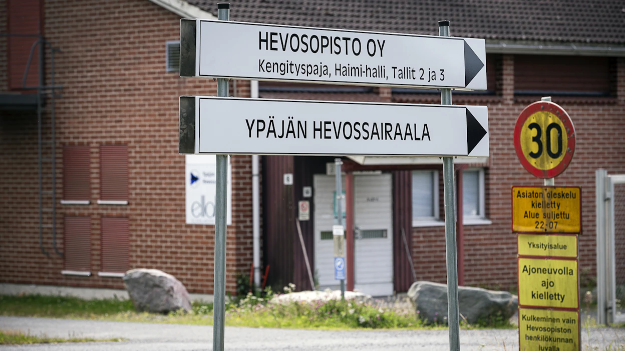 Koulutus on jatkumassa laajana, mutta vähemmän suosittujen koulutusten aloittamista harkitaan
