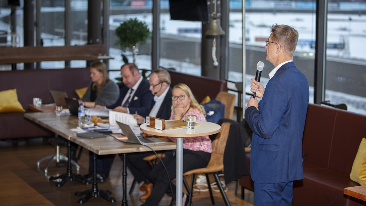 Jari Vähänen puhui rahapeliasioista viime viikolla Suomen Hippoksen valtuuskunnan kokouksessa.