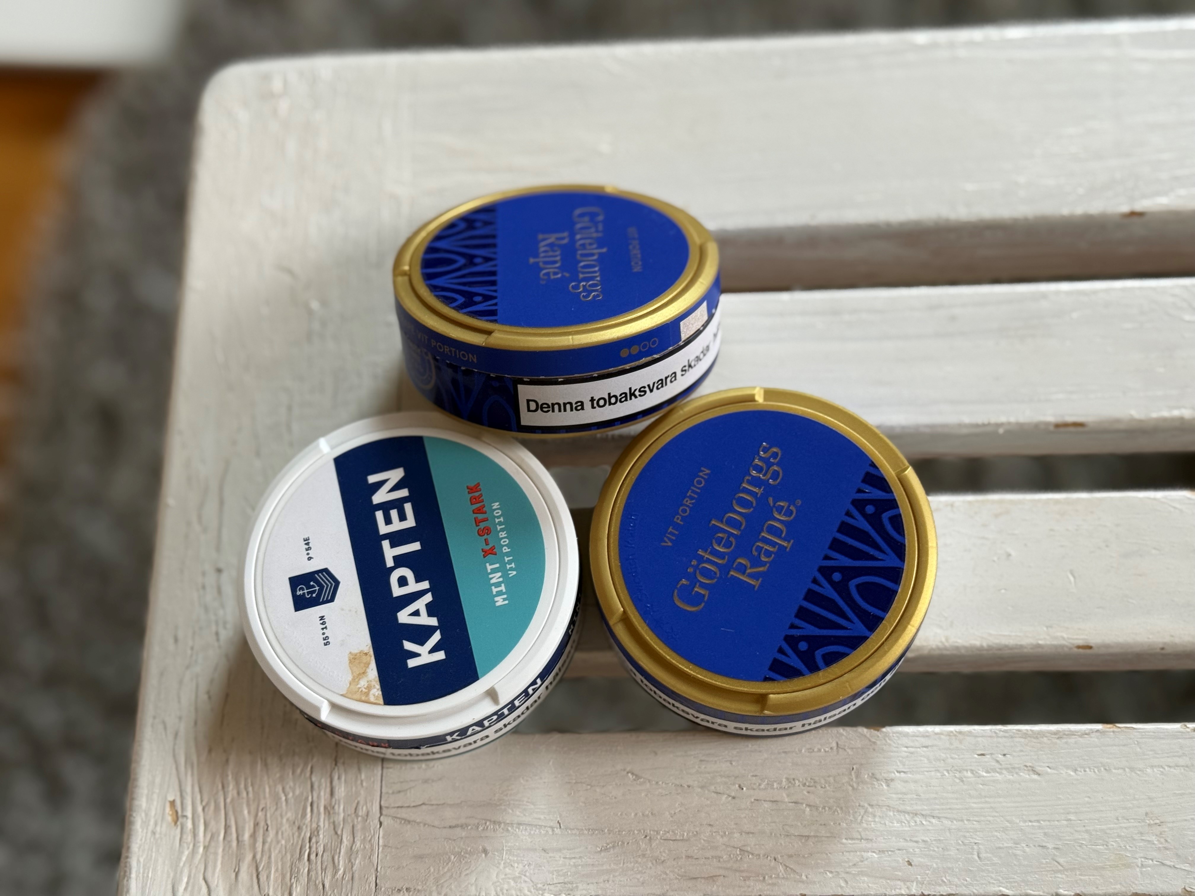 Nuuska on ollut myyntikiellossa vuosikymmeniä,  ja valtavat rahat ovat virranneet Ruotsiin, mutta haitat ovat jääneet Suomeen. Nyt muutetaan nikotiinipusseja koskevaa lainsäädäntöä. 